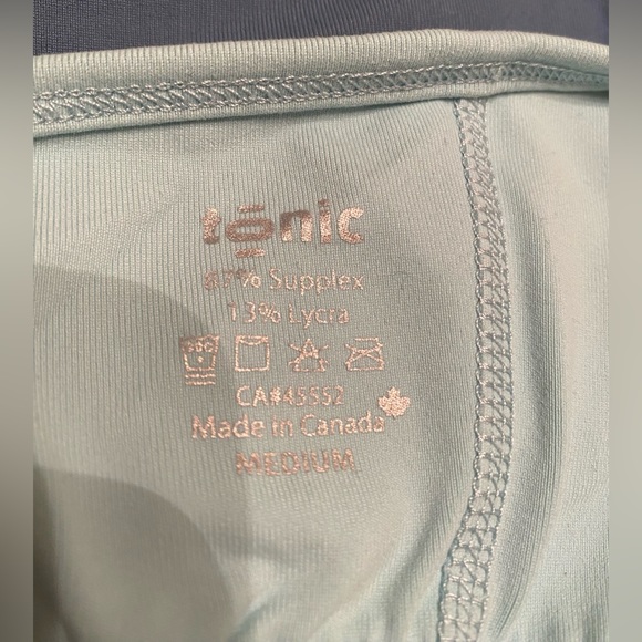 Tonic Active Yoga Top with Built in Shelf Bra Size Medium in EUC - Picture 7 of 7